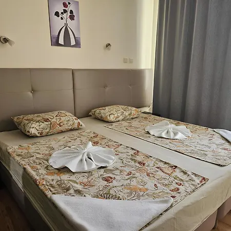 Yalta * גולדן סנדס